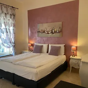 https://bettys-house-lazise-37017.hotelinveneto.com